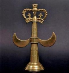 The stave head is from one of the two High Ham Friendly Societies for men, possibly the King's Head club. Each club had its own Club Day parade. The only known High Ham stave head surviving may be this one held at the Museum of Rural Life, Reading